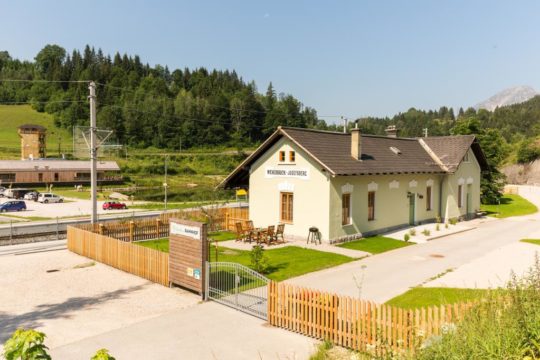 Der entzückende Bahnhof Wienerbruck von außen