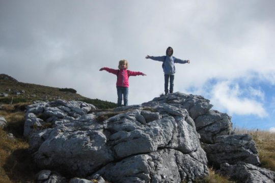 Mit der Familie wandern gehen