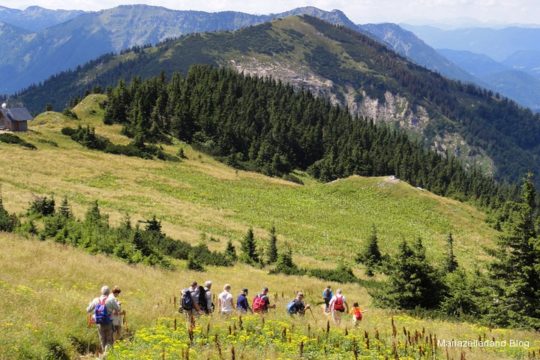 Mit der Familie wandern gehen